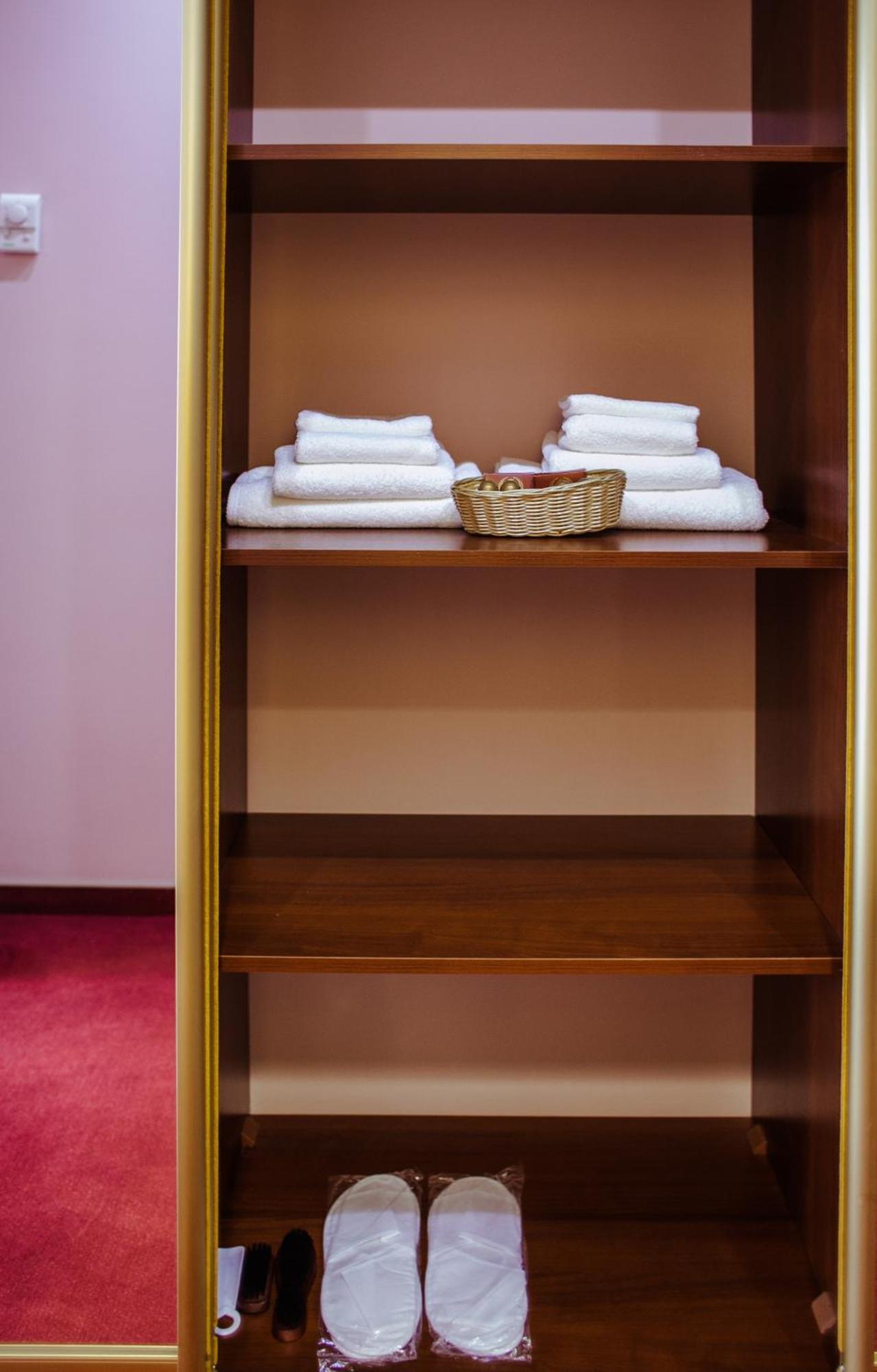 Warszawa Hotel Malekhuv Esterno foto